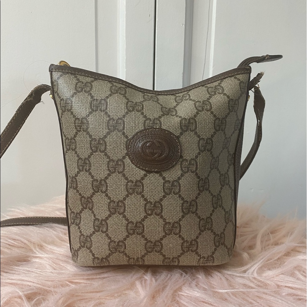 Gucci gg Supreme Crossbody Bag